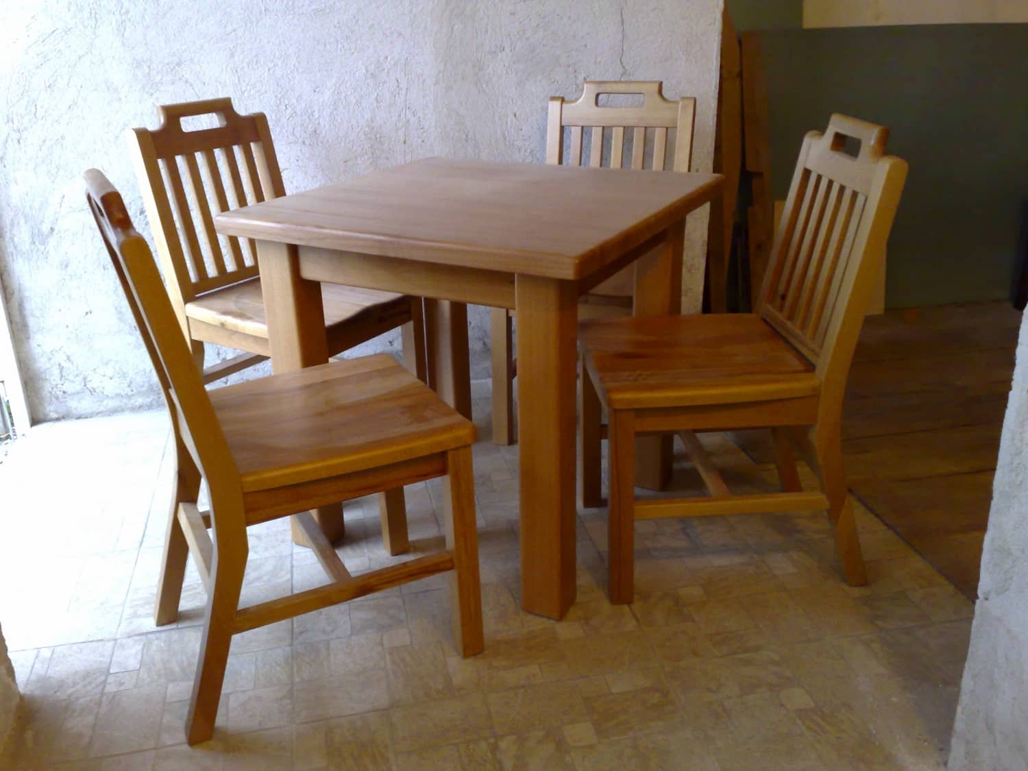 кухненска маса със столове